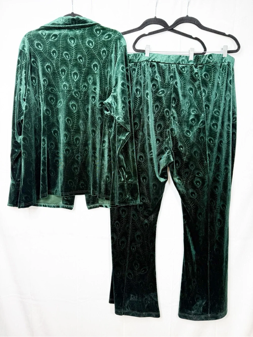 Unique Vintage Green Velvet Two (2) Piece Set Peacock Print Tunic Flare Suit